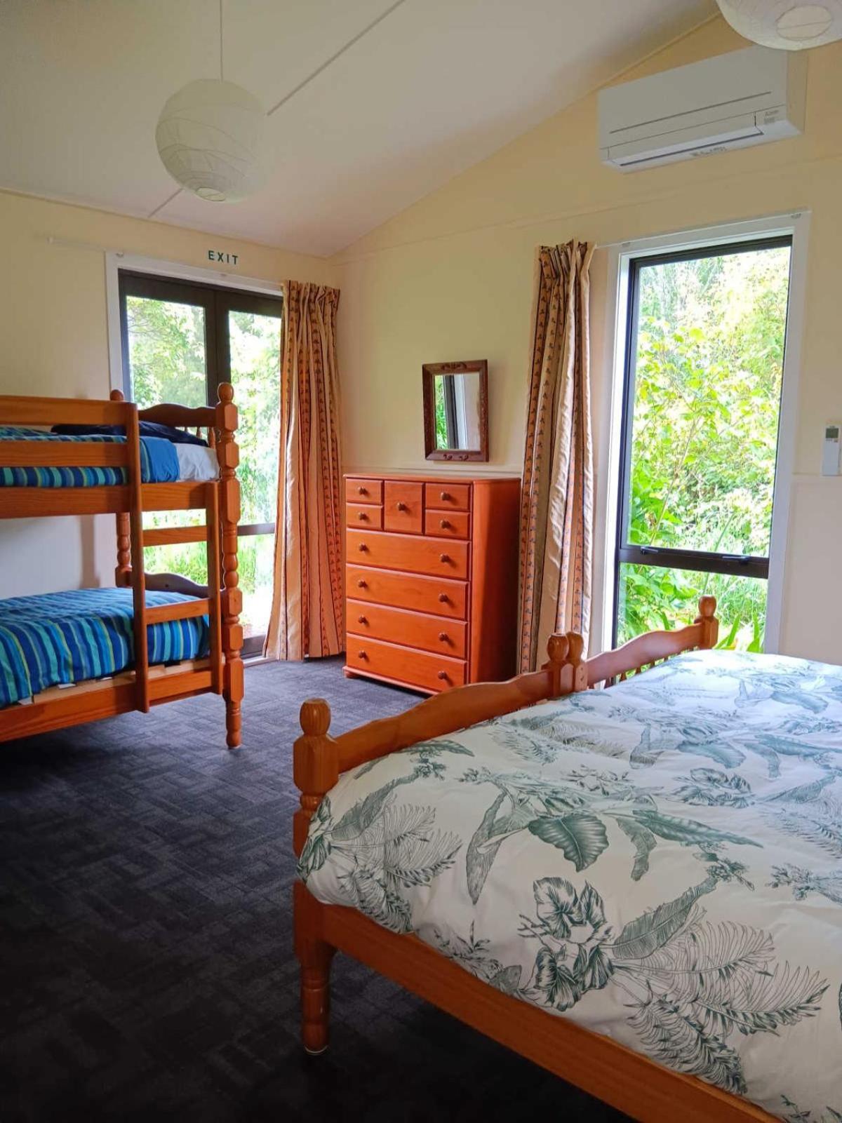 Purple Hen Country Lodge Katikati Exterior photo